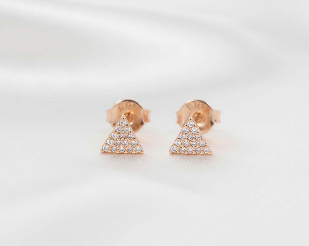 TOPO TRIANGULO CON CIRCONES BLANCOS