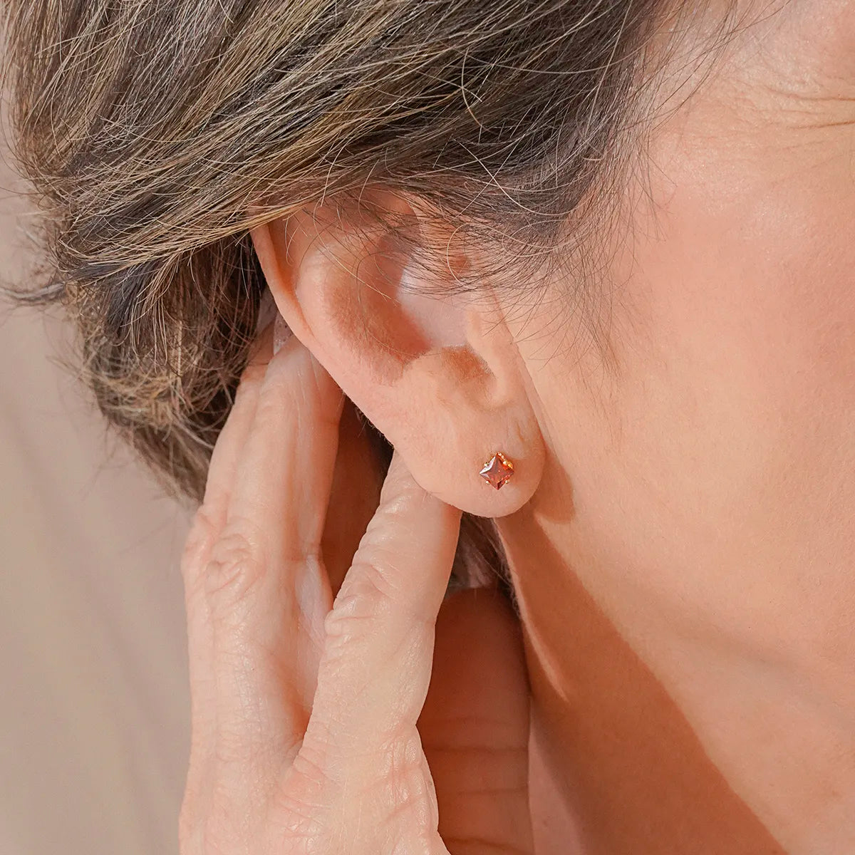 TOPO ZIRCON CUADRADO ROJO JOYERIA D'ORÉ