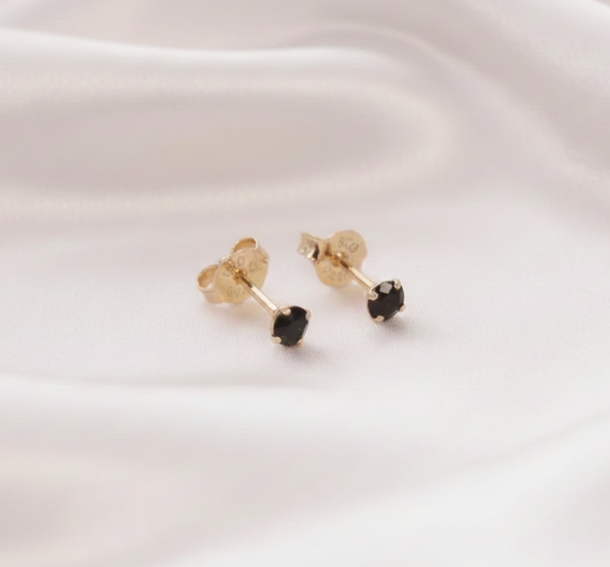 TOPO ZIRCON NEGRO 4 PUNTAS PEQUEÑO