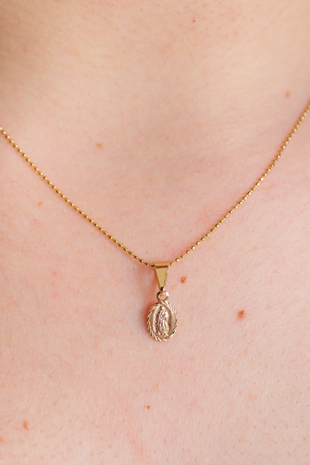 Set Protección Virgen ✨ oro laminado 18k cali 5