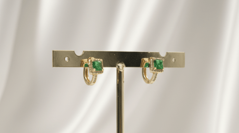 CANDONGA CON GEMA VERDE ESMERALDA Y REBORDE EN ZIRCONES-CANDONGAS-JOYERIA D'ORÉ-ORO LAMINADO 18K CALI