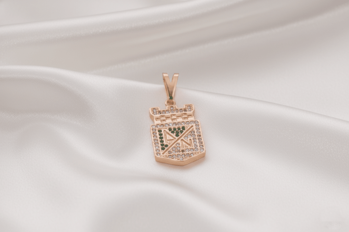 DIJE ESCUDO NACIONAL EN ZIRCONES MEDIANO-DIJES-JOYERIA D'ORÉ-ORO LAMINADO 18K CALI
