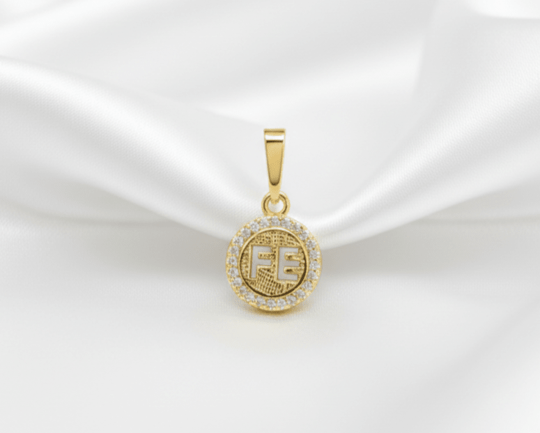 DIJE FE CON CIRCONES 1.8CM-DIJES-JOYERIA D'ORÉ-ORO LAMINADO 18K CALI