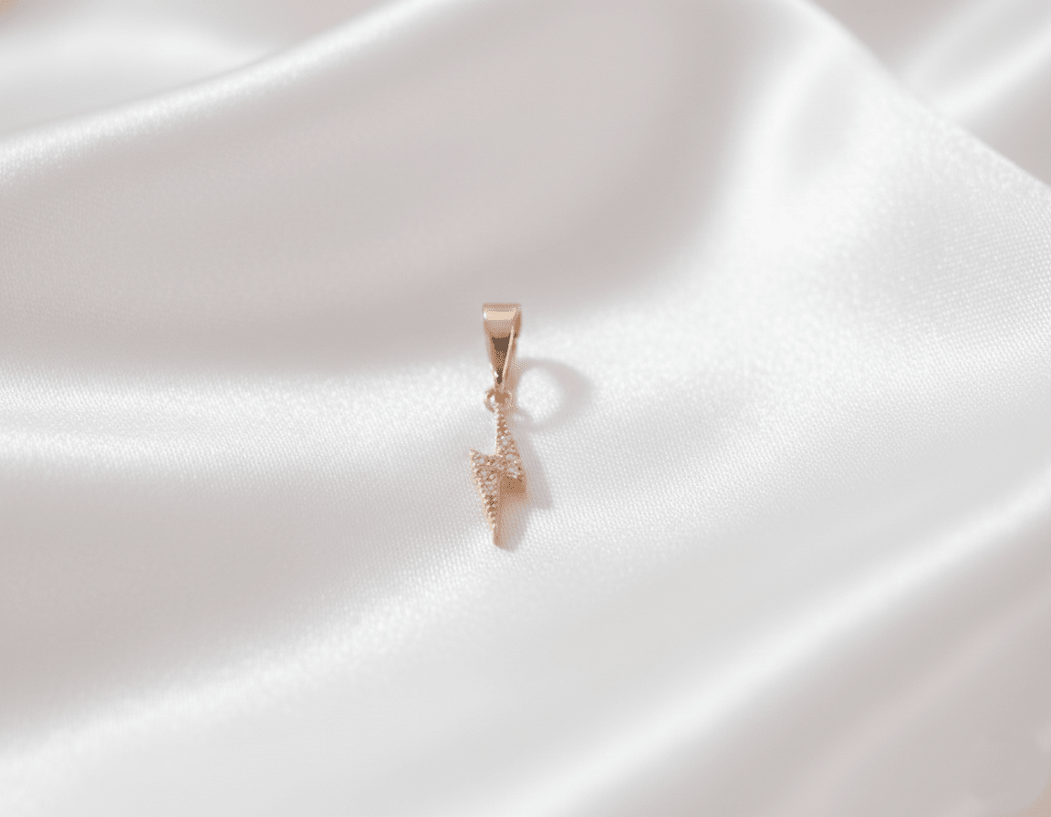 DIJE RAYO 7 ZIRCONES BLANCOS-DIJES-JOYERIA D'ORÉ-ORO LAMINADO 18K CALI