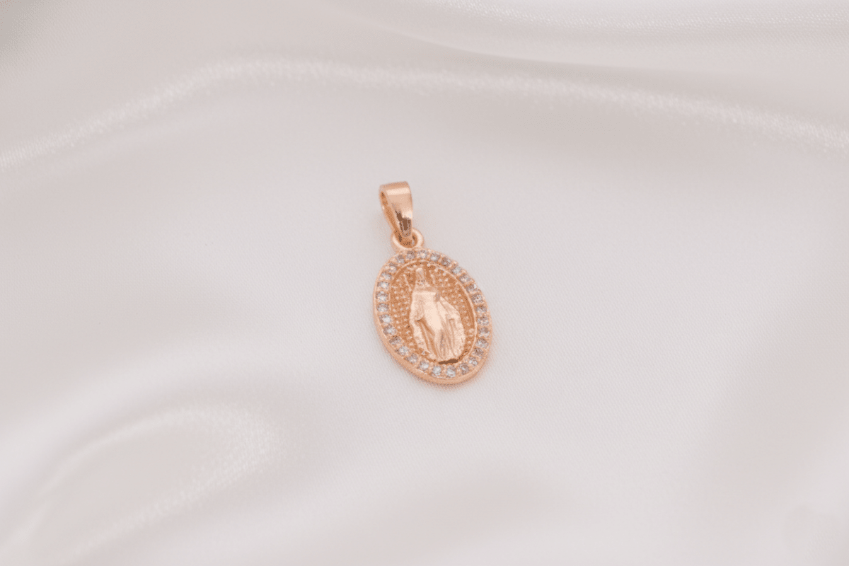 DIJE VIRGEN DE GUADALUPE MEDIANA CON CIRCONES-DIJES-JOYERIA D'ORÉ-ORO LAMINADO 18K CALI