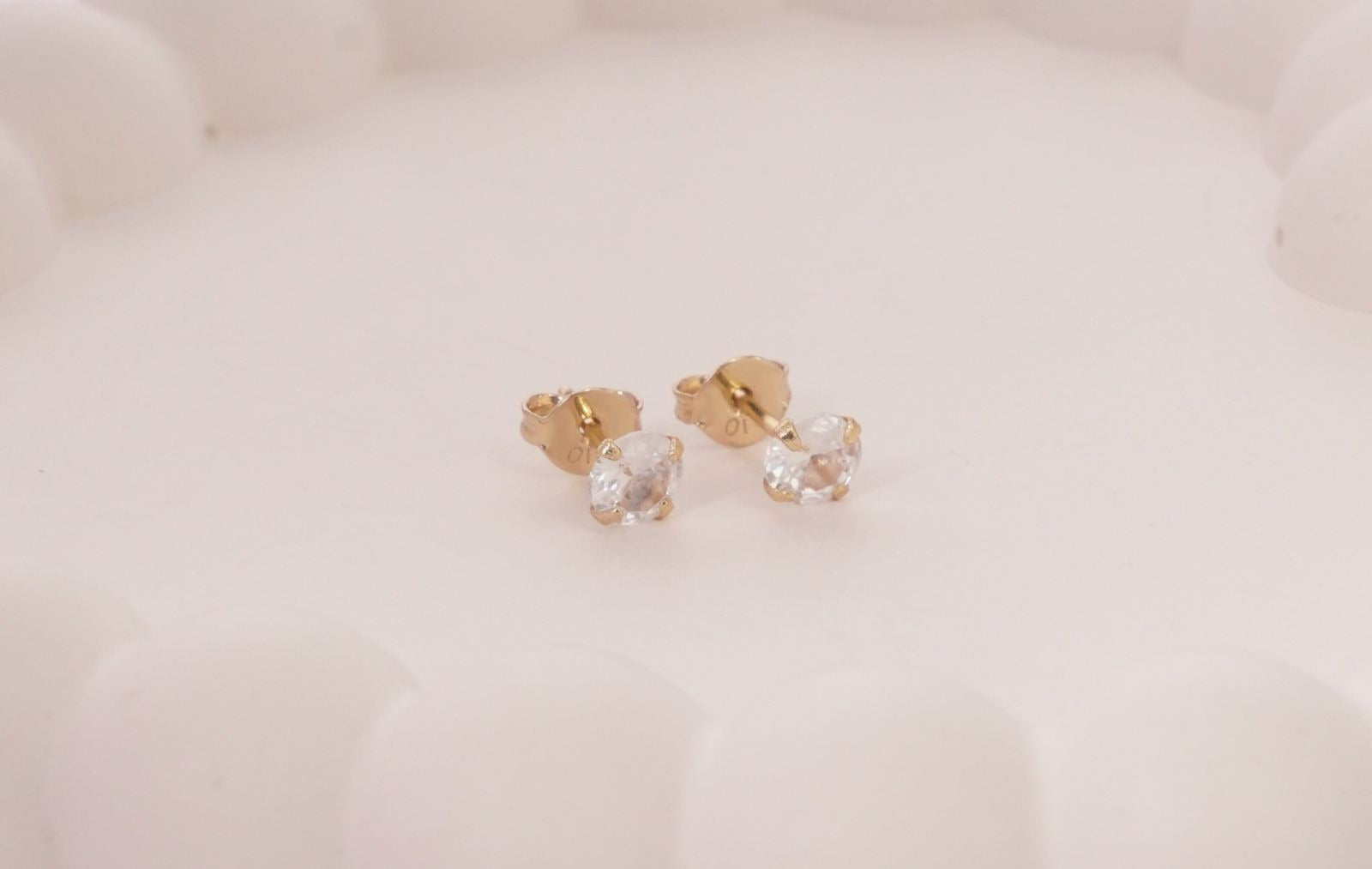 TOPO ZIRCON BLANCO 4 PUNTAS