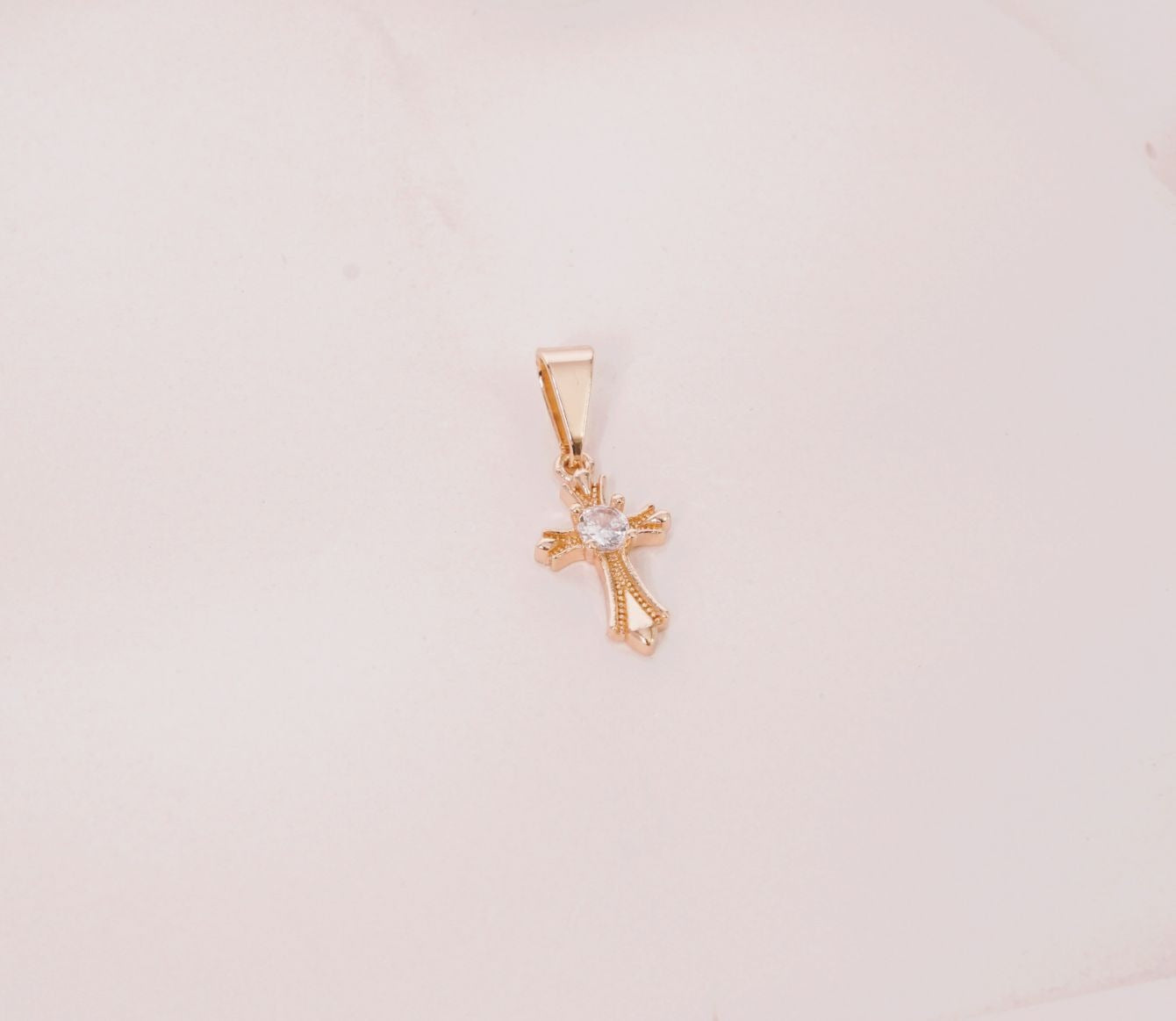 DIJE CRUZ PEQUEÑA CON ZIRCON EN MEDIO