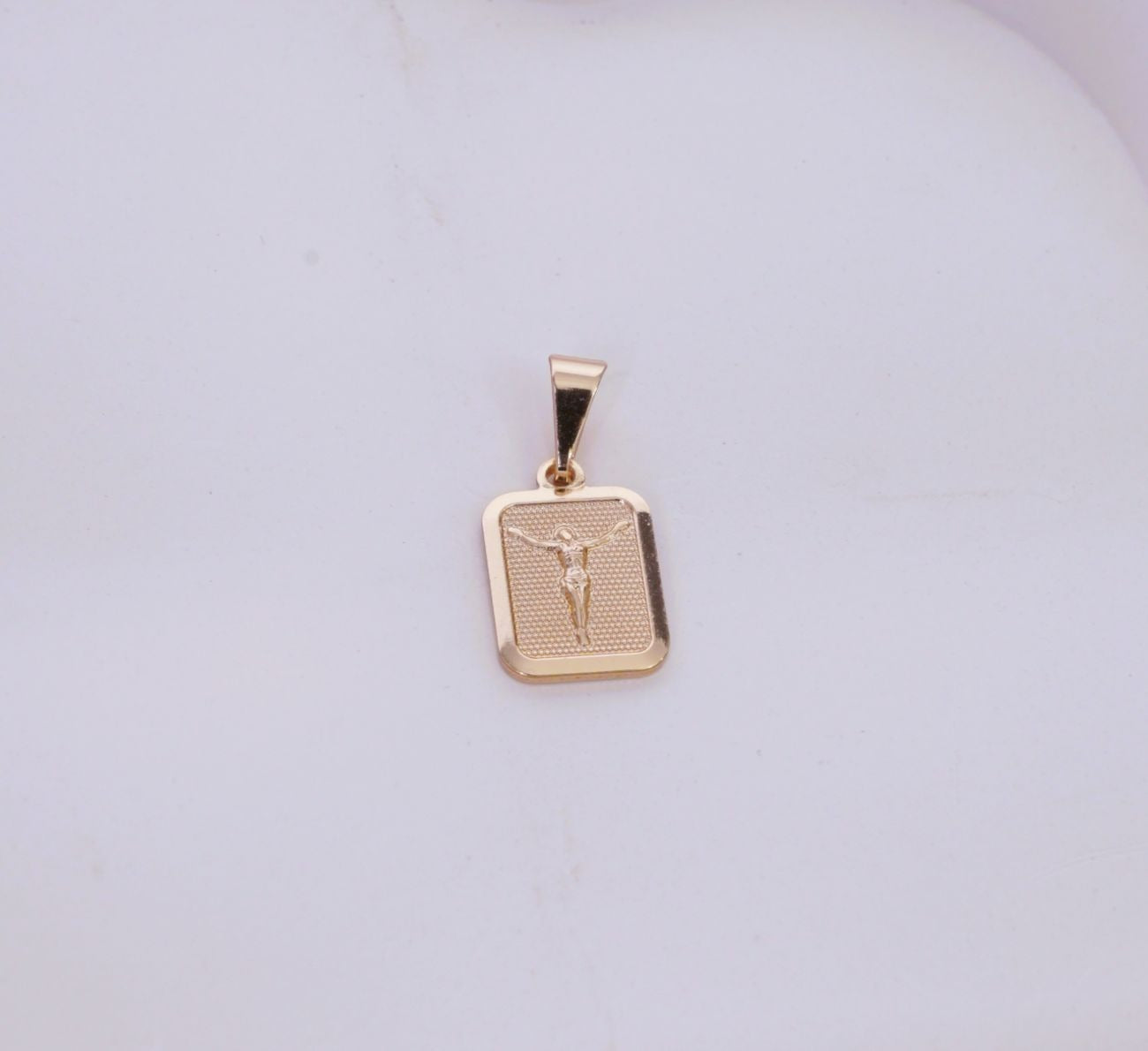 DIJE JESÚS EN PIEZA CUADRADA-DIJES-JOYERIA D'ORÉ-ORO LAMINADO 18K CALI