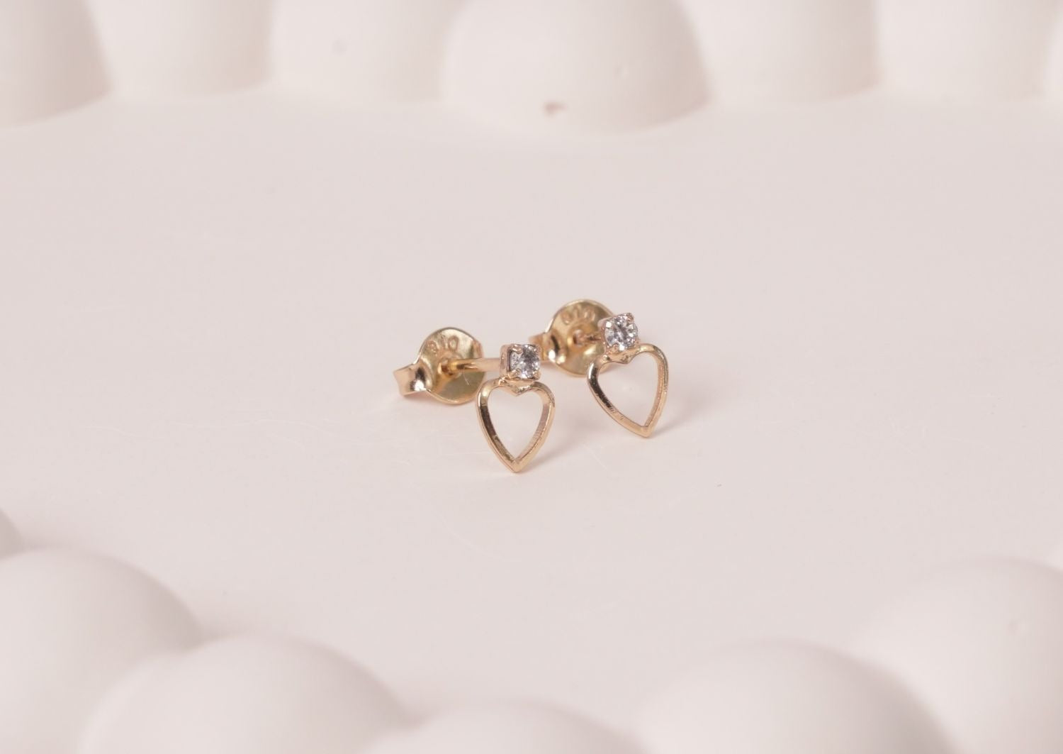 TOPO CORAZÓN CON 1 ZIRCON ENCIMA
