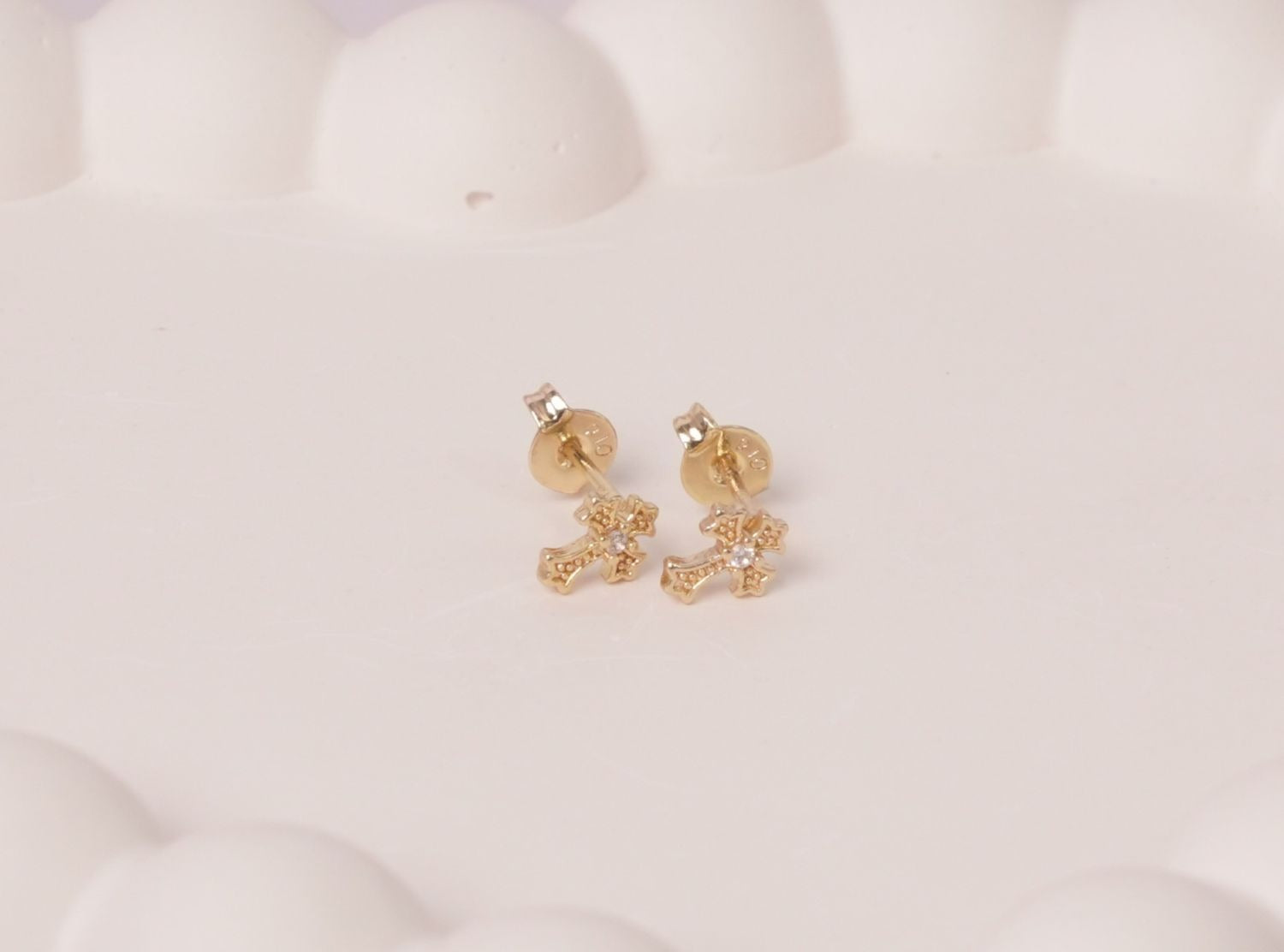 TOPO CRUZ 1 ZIRCON BLANCO CENTRO-TOPOS-JOYERIA D'ORÉ-ORO LAMINADO 18K CALI