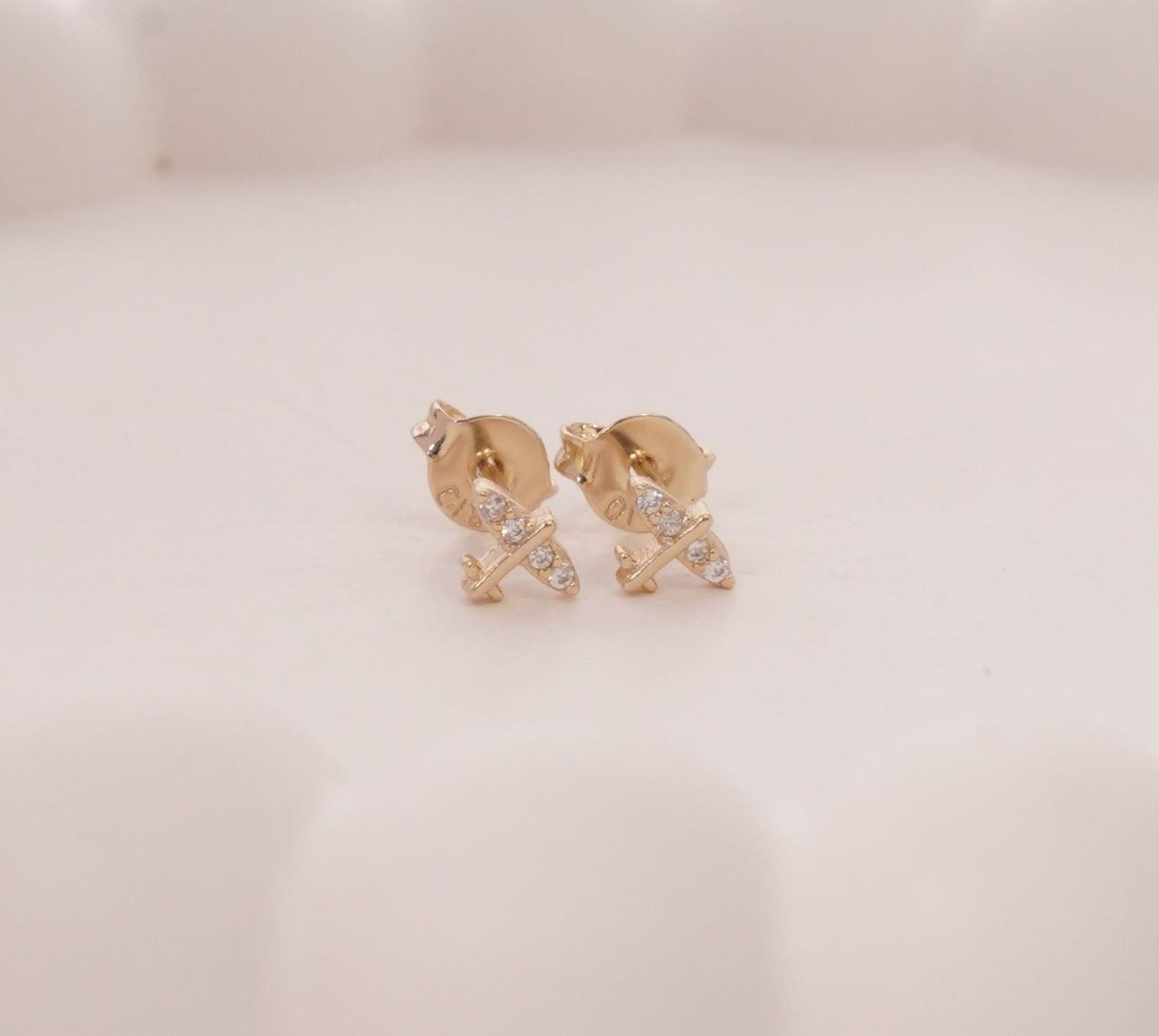 TOPO AVIÓN 4 ZIRCONES-TOPOS-JOYERIA D'ORÉ-ORO LAMINADO 18K CALI