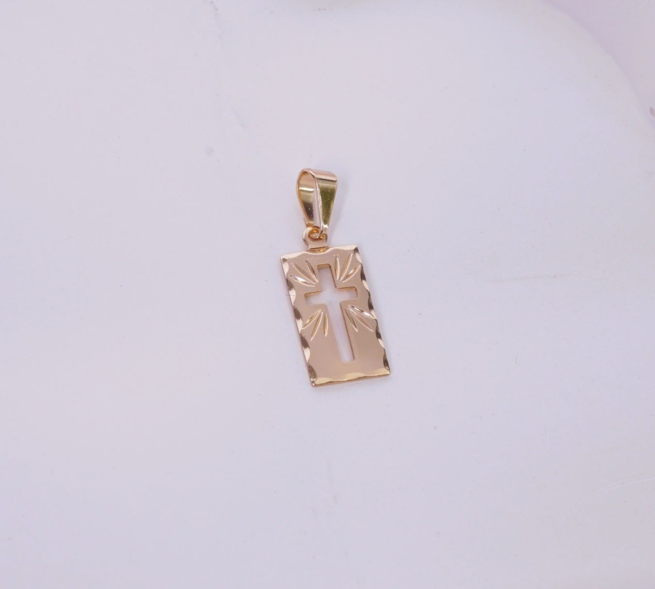 DIJE CRUZ EN CUADRADO PLANA-DIJES-JOYERIA D'ORÉ-ORO LAMINADO 18K CALI