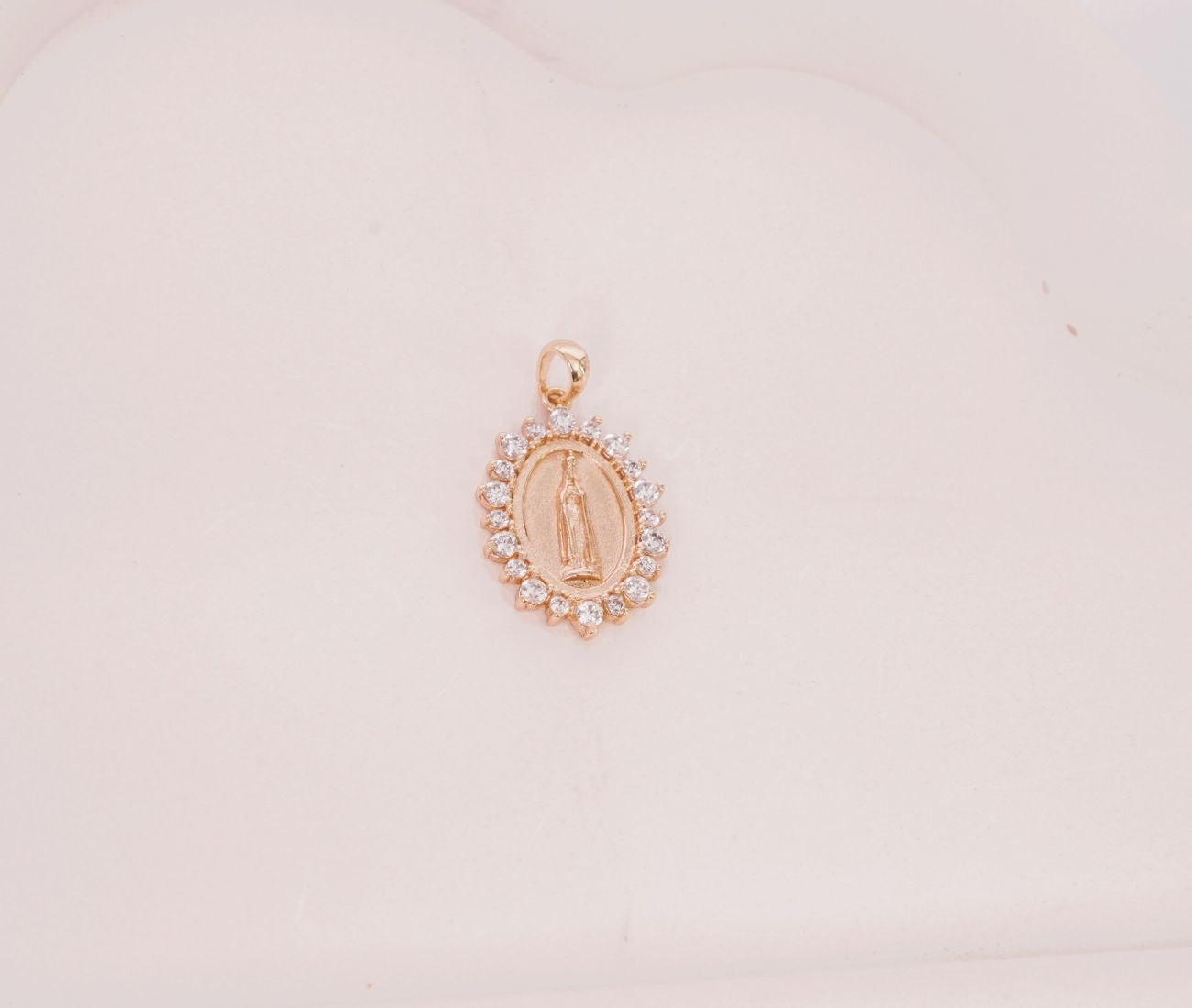 DIJE VIRGEN GUADALUPE CON REBORDE EN ZIRCONES