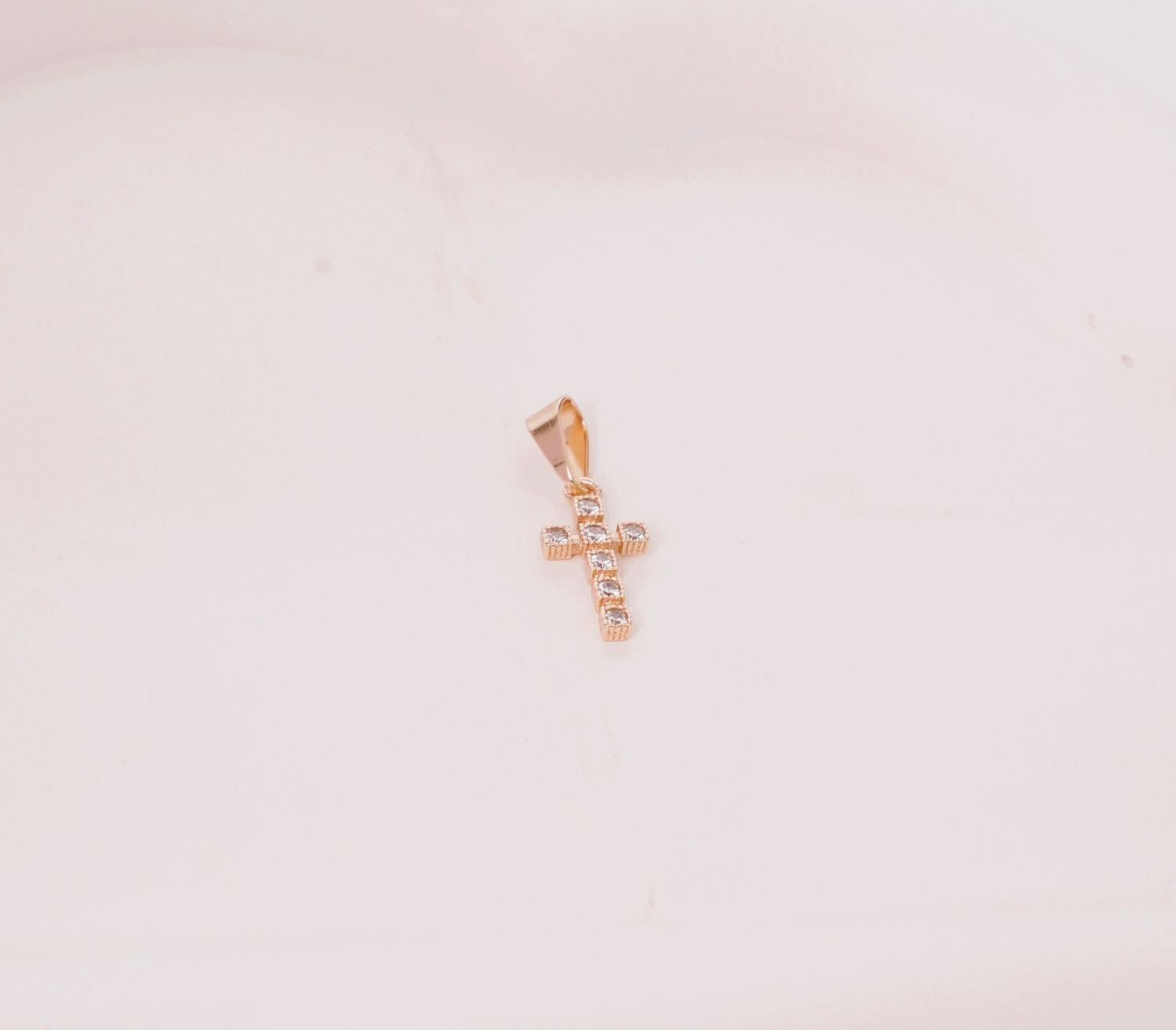 DIJE CRUZ CON 7 ZIRCONES BLANCOS-DIJES-JOYERIA D'ORÉ-ORO LAMINADO 18K CALI