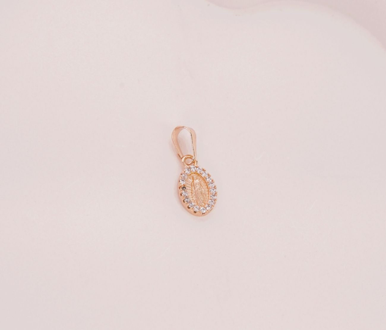 DIJE VIRGEN DE GUADALUPE PEQUEÑA CON ZIRCONES