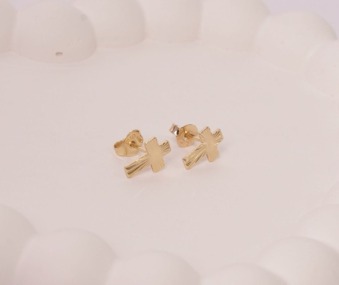 TOPO CRUZ PLANA CON GRABADO MEDIANA-TOPOS-JOYERIA D'ORÉ-ORO LAMINADO 18K CALI