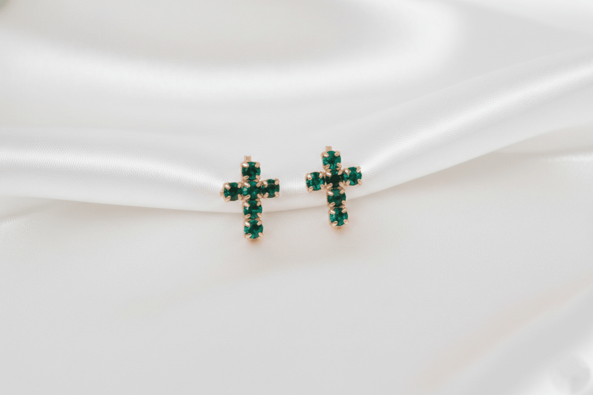 TOPO CRUZ CON 6 ZIRCONES VERDES-TOPOS-JOYERIA D'ORÉ-ORO LAMINADO 18K CALI