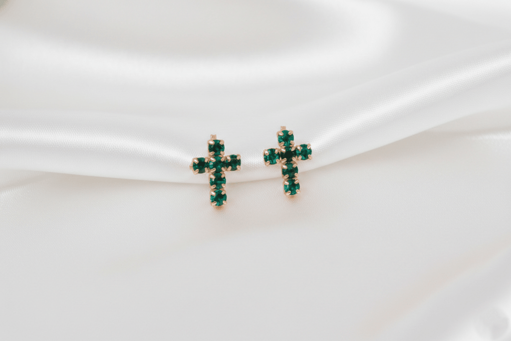 TOPO CRUZ CON 6 ZIRCONES VERDES-TOPOS-JOYERIA D'ORÉ-ORO LAMINADO 18K CALI