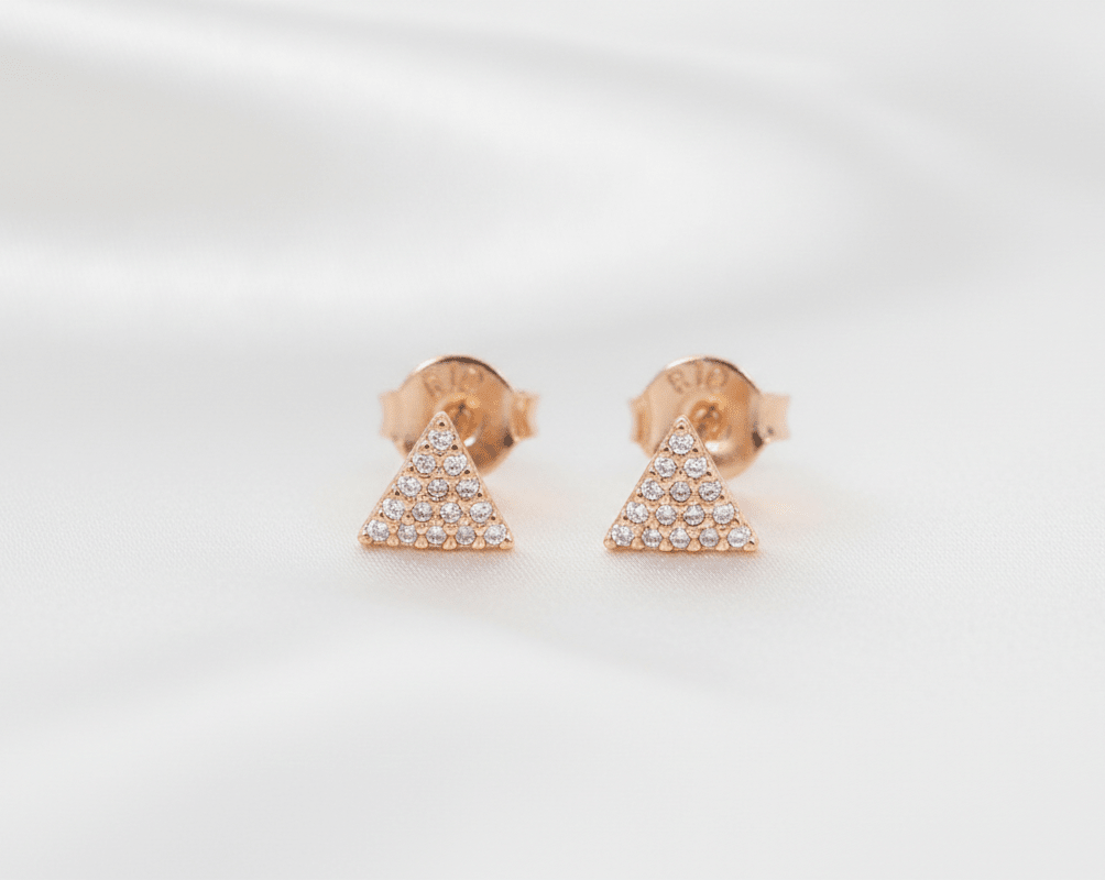 TOPO TRIANGULO CON CIRCONES BLANCOS-TOPOS-JOYERIA D'ORÉ-ORO LAMINADO 18K CALI